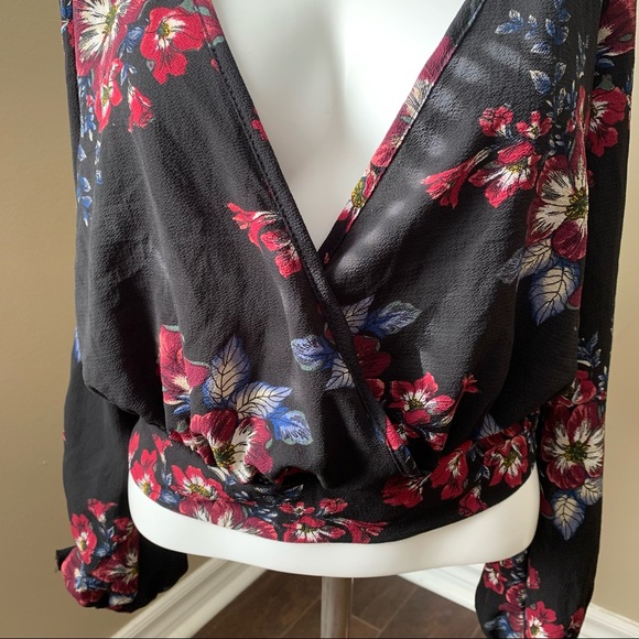 Blue Mint | Back Tie Blouse - Picture 2 of 10